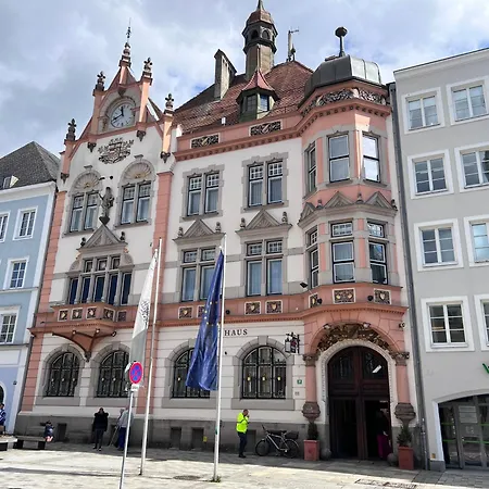 Grosse Im Zentrum Von Braunau Am