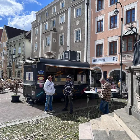 Grosse Im Zentrum Von Braunau Am *